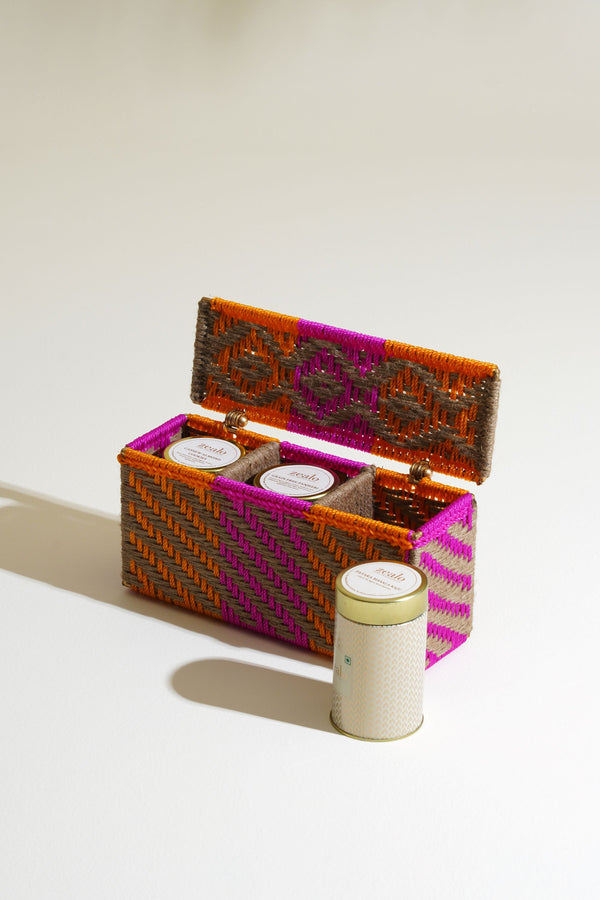 Jaipuri Sirohi X Zealo Hamper