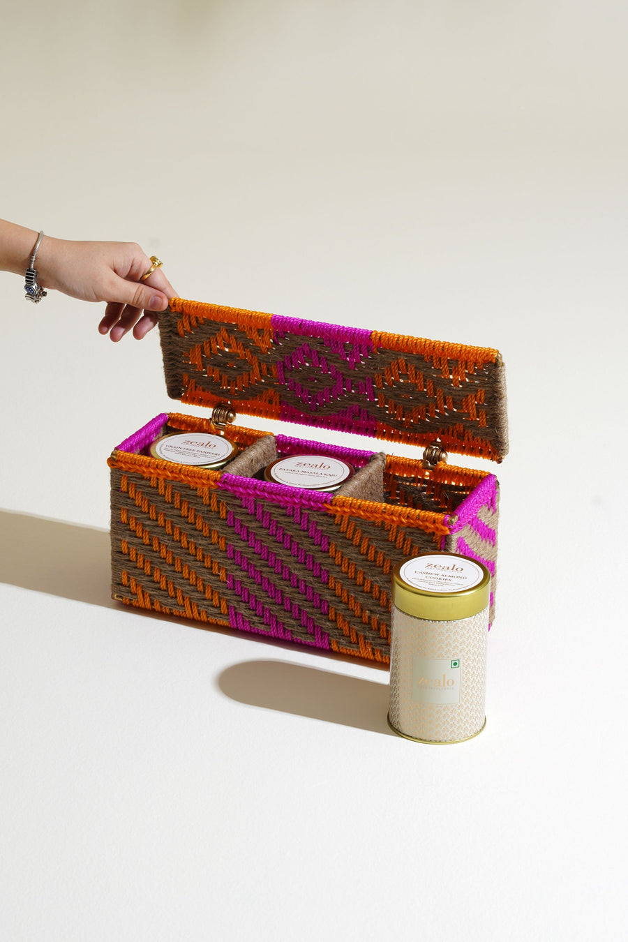 Jaipuri Sirohi X Zealo Hamper